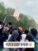 武当梯云纵？？？国外野球场上演转身180度空接暴扣