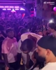 人气爆棚！文班亚马现身巴黎某夜店，全场高呼MVP！